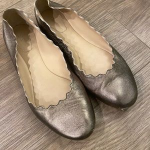 CHLOÉ
Bronze Leather Scalloped Accent Ballet Flats 37.5/7